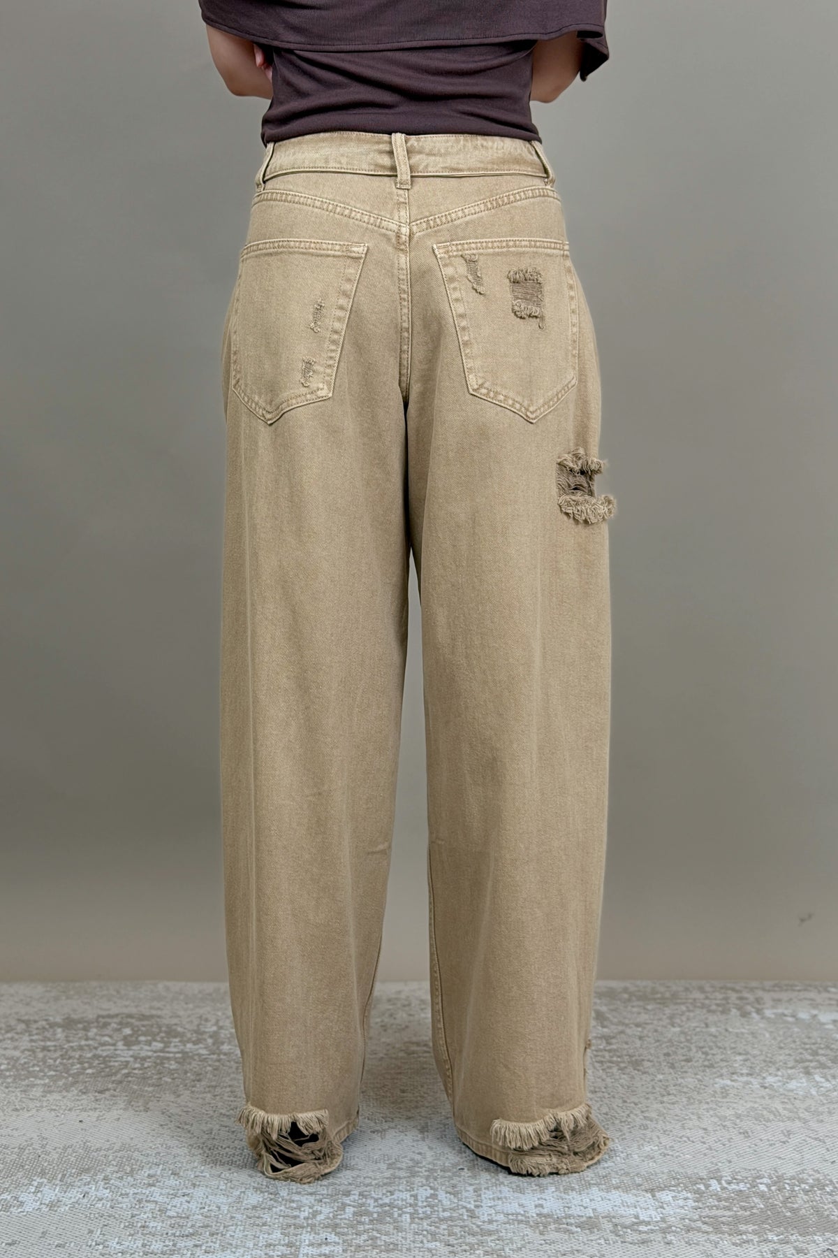 Dune Distressed Barrel Jeans