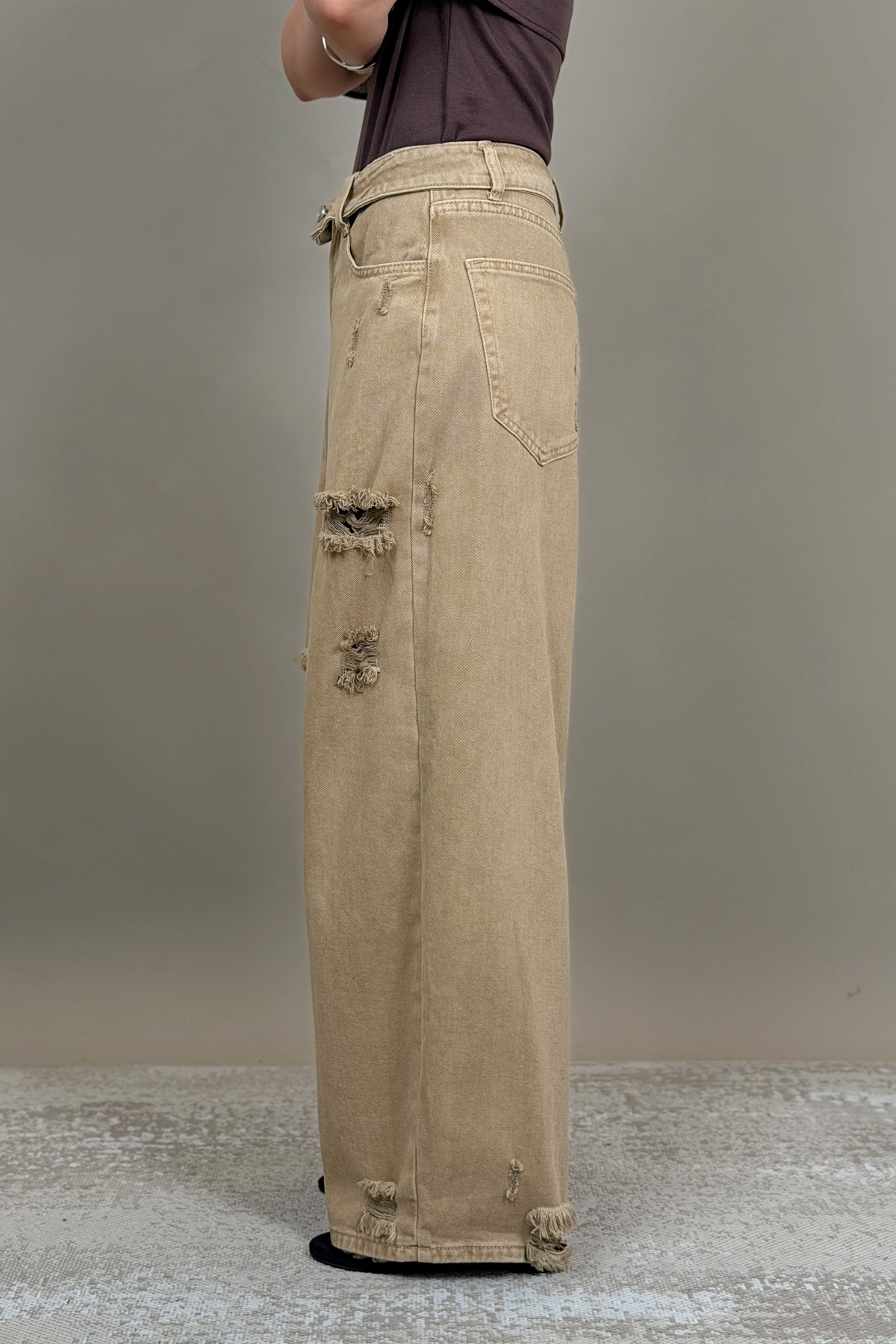 Dune Distressed Barrel Jeans