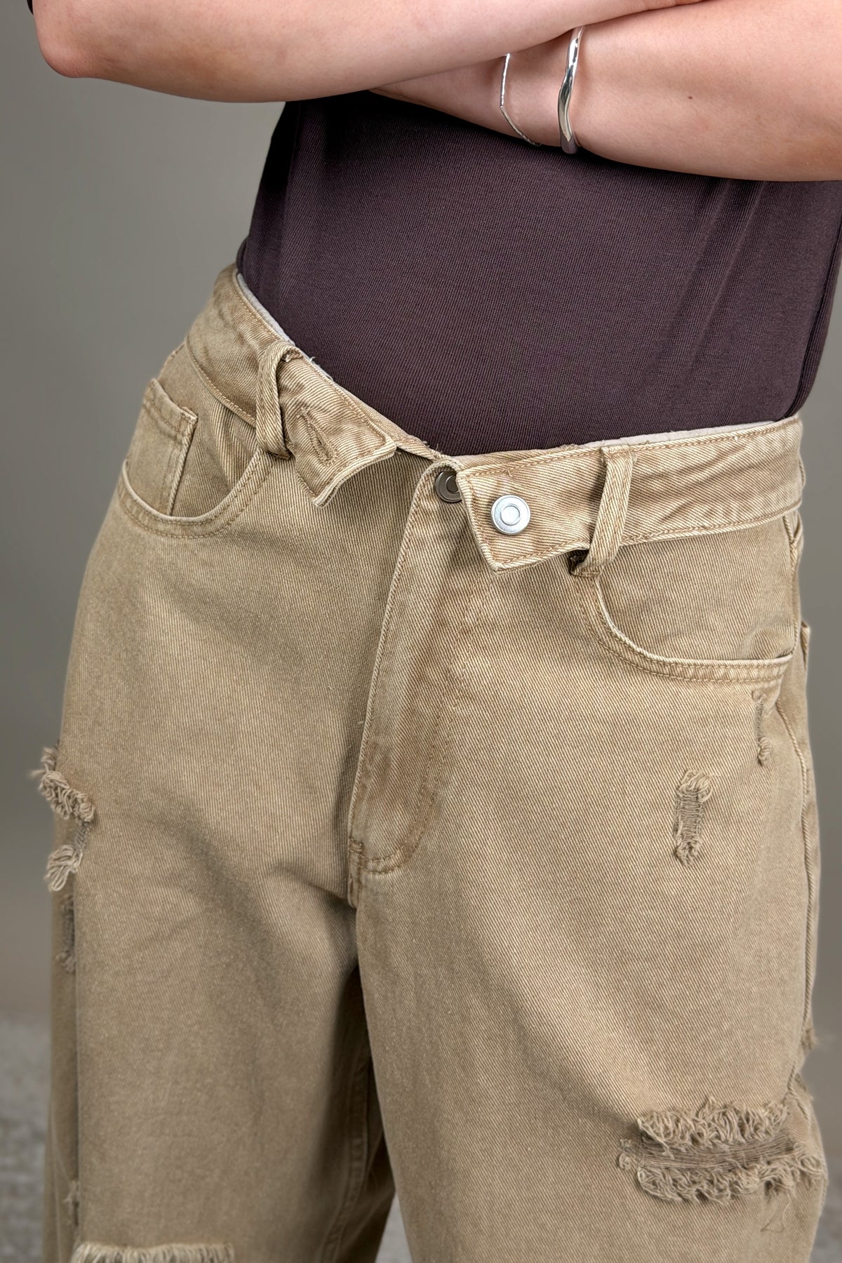 Dune Distressed Barrel Jeans