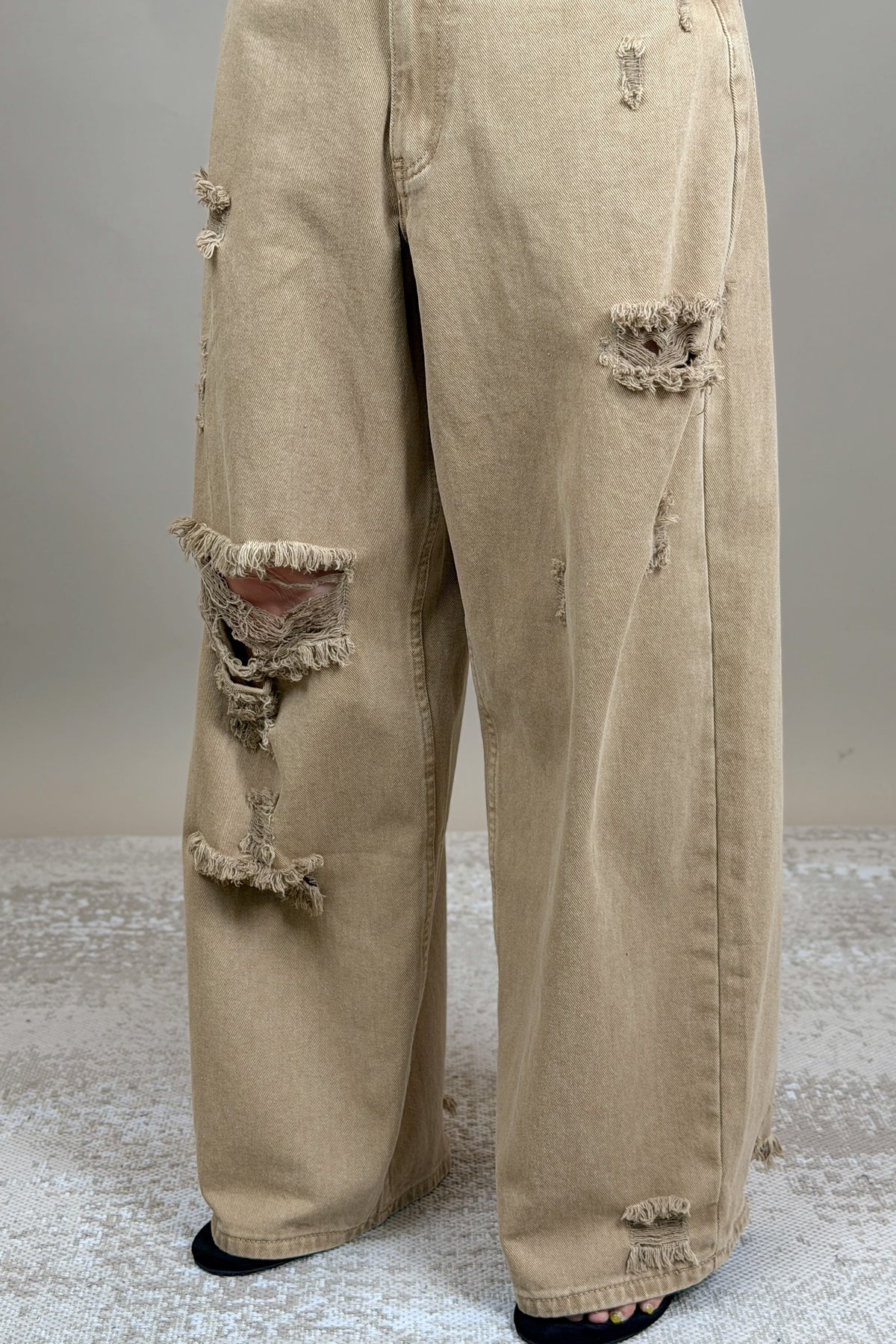 Dune Distressed Barrel Jeans