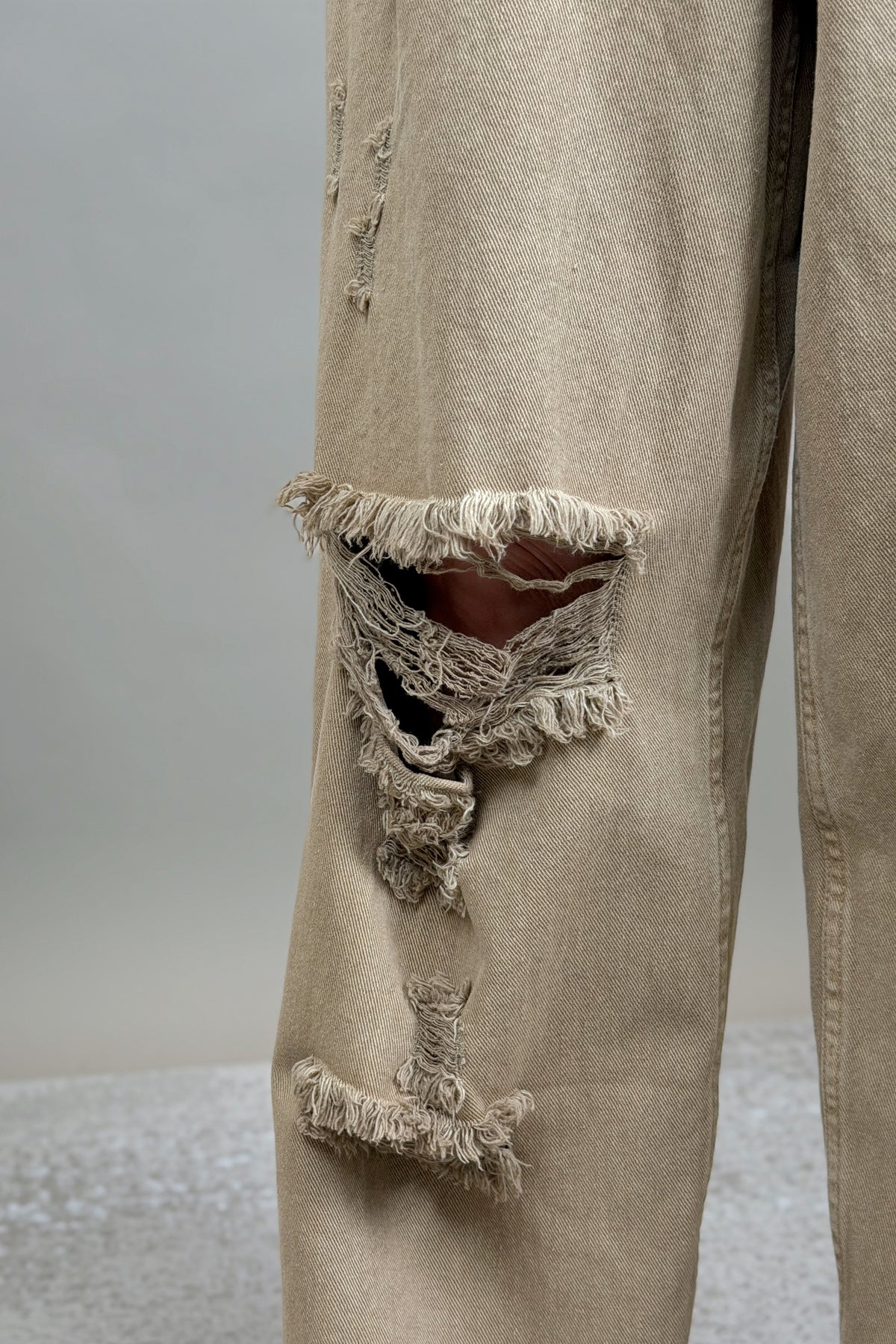 Dune Distressed Barrel Jeans