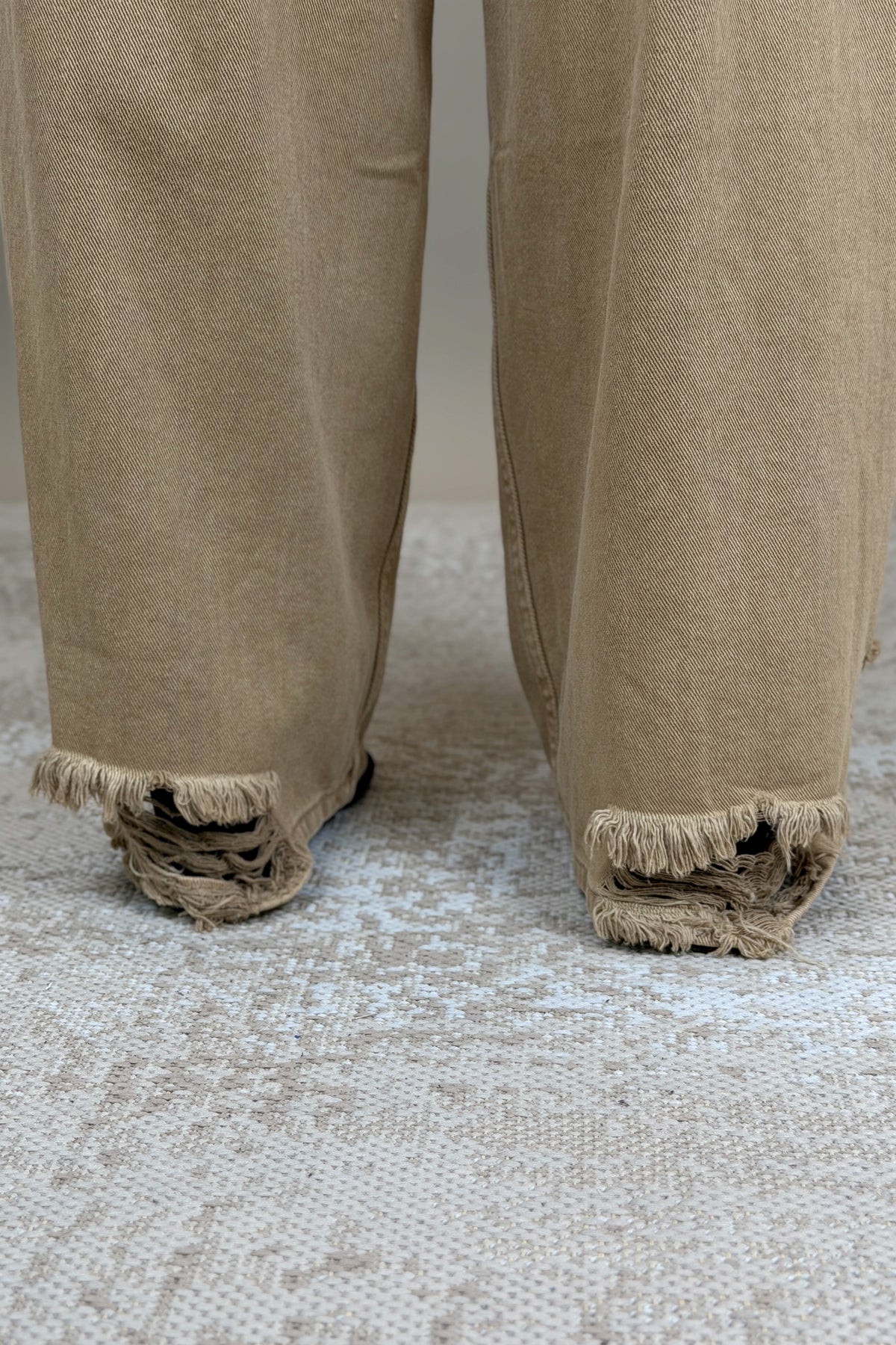Dune Distressed Barrel Jeans